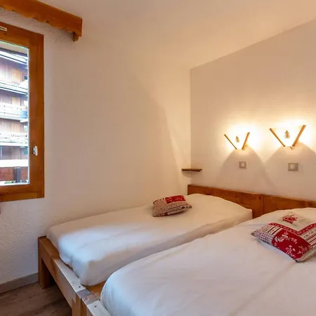 : 2 Pieces Renove, Front De Piste, Balcon, Casier A Skis, Pour 4 Personnes - Fr-1-356-328 *